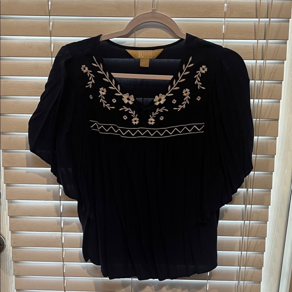 Elegant Black Blouse with White Embroidery - Picture 1 of 3